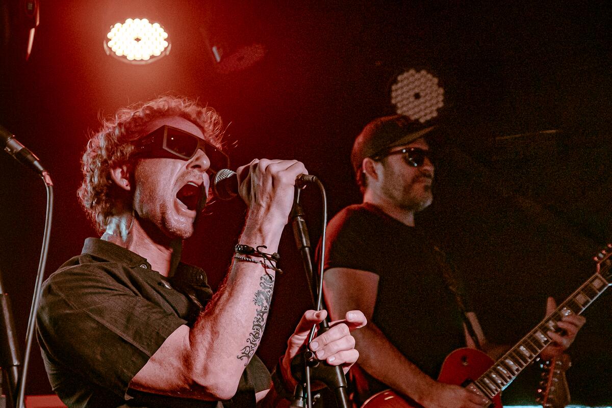 BIOLAZIO vocalista guitarrista