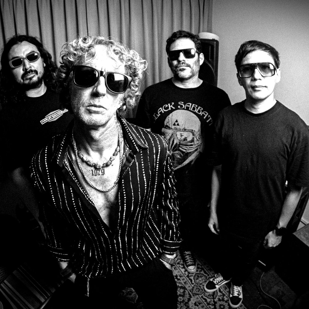Fan Club BIOLAZIO — la banda en blanco y negro